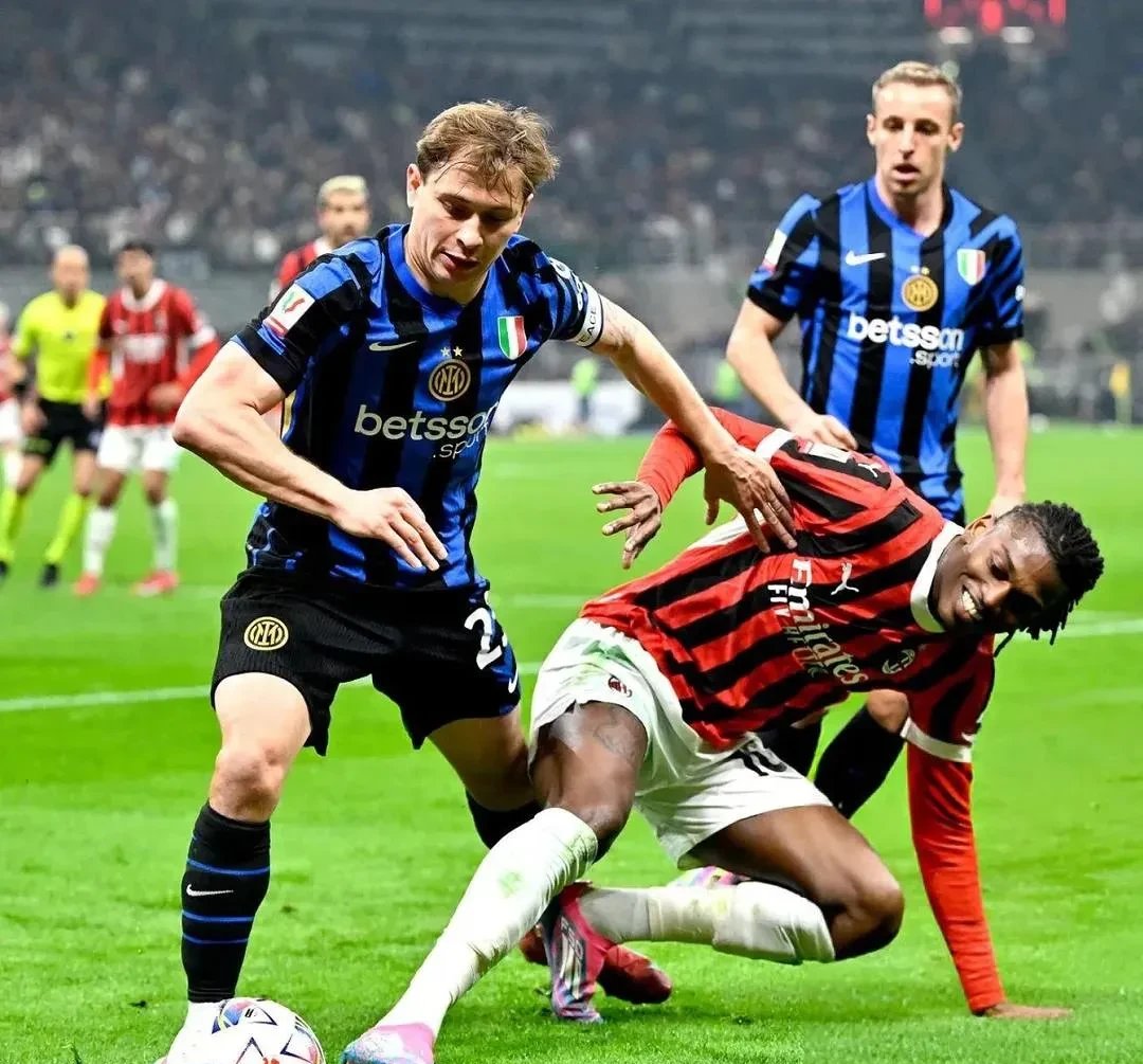 威尼斯人 -AC米兰发布备战花絮，关键时刻强势反弹，欧篮联任务艰巨，控场能力受关注 