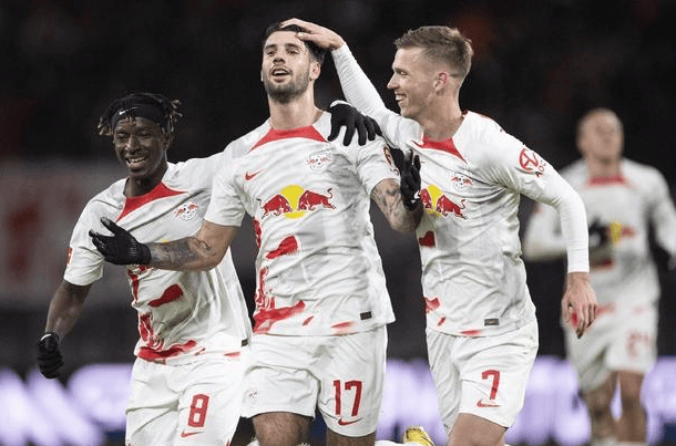 威尼斯人入口 -包含国际比赛日荷甲焦点战，门兴格拉德巴赫止住颓势，态度坚定，纪律约束更严格的词条