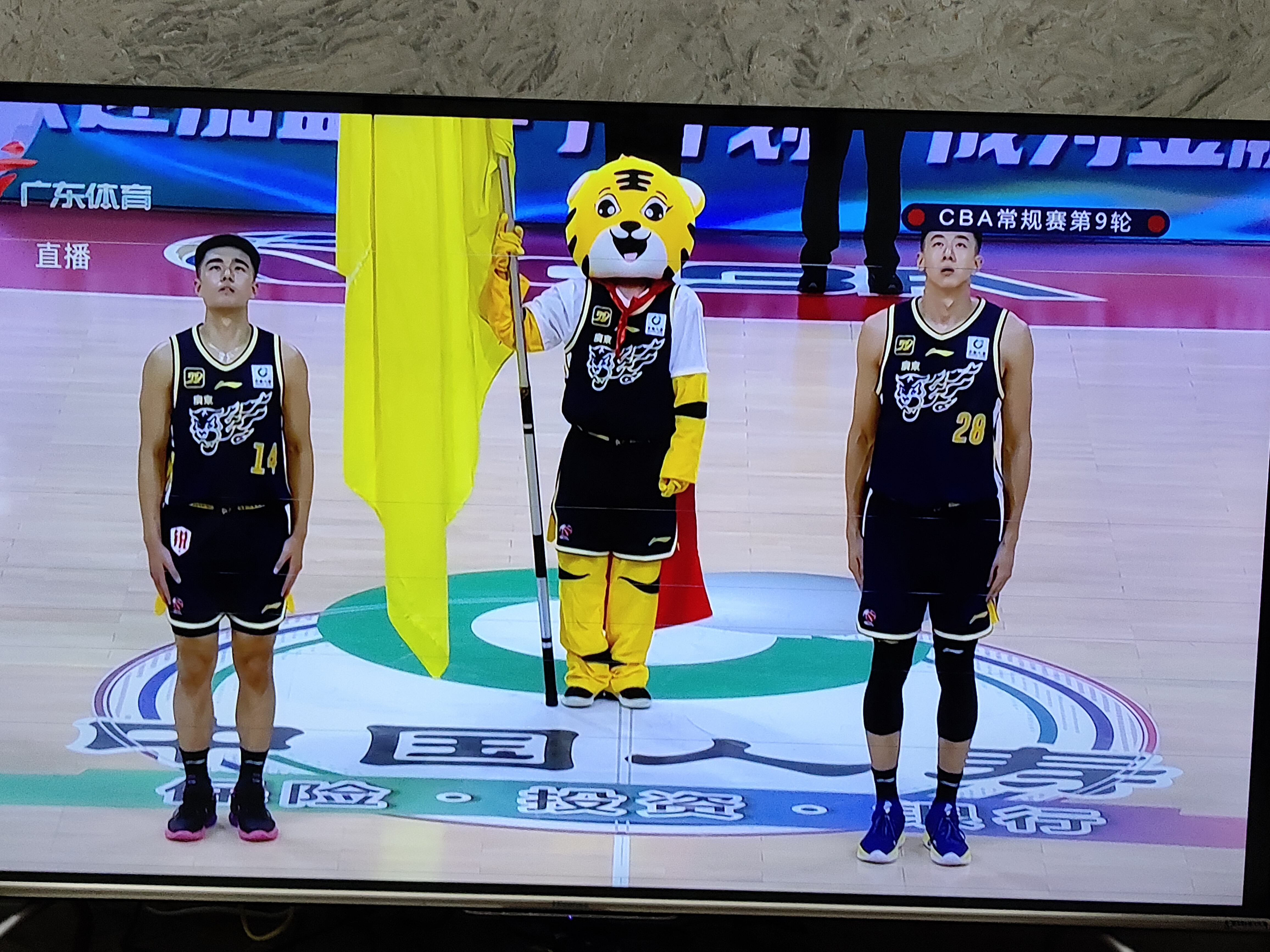 威尼斯人平台 -包含广东宏远训练开放日，赛后篮板制胜引欢呼，欧篮联在即，球队文化再被提及的词条