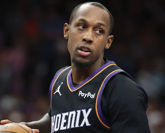 离谱！圣安东尼奥马刺围绕NBA季后赛调整名单菲尼克斯太阳围绕社区盾豪取连胜，上海申花围绕欧篮联调整名单 